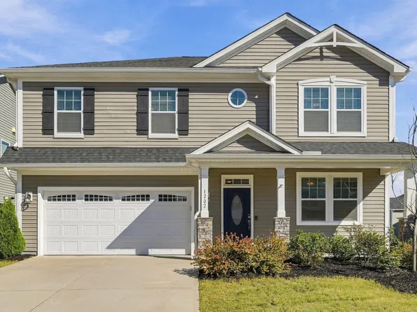 1202 Briar Gate Dr, Holly Springs, NC 27540