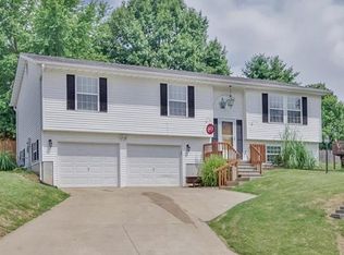 4724 Brecht Ln, Godfrey, IL 62035