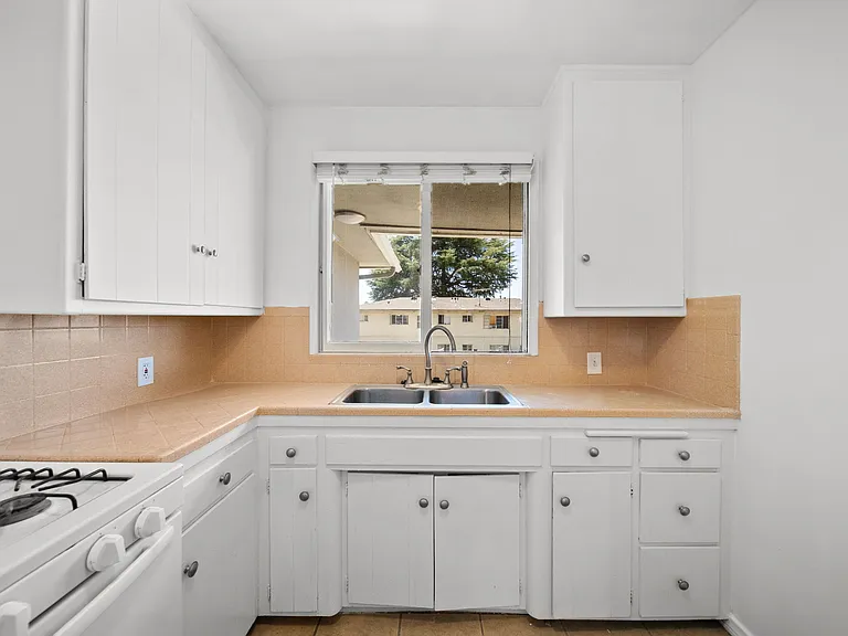 14913 Hartland St #6 — Photo 12