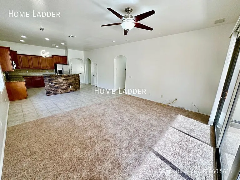 6822 S 55th Ln — Photo 11