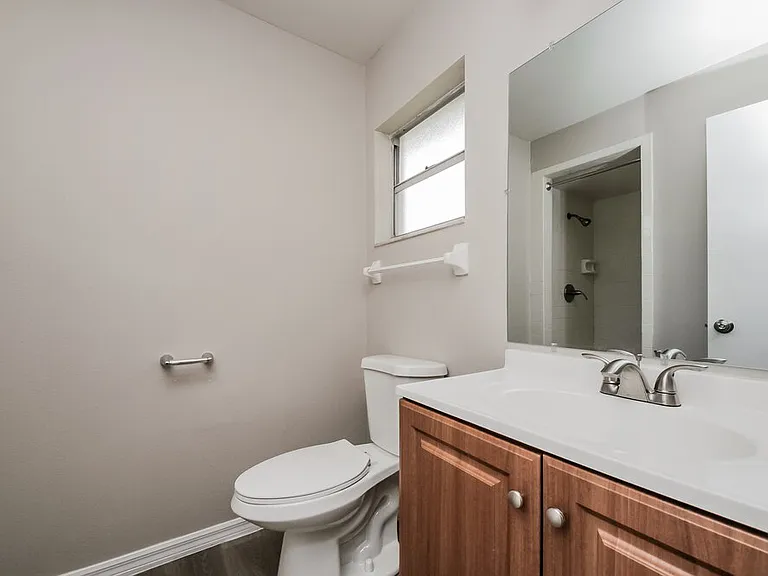 242 Cheshire Ct — Photo 10