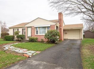 39 Meadowcrest Dr, Riverside, RI 02915