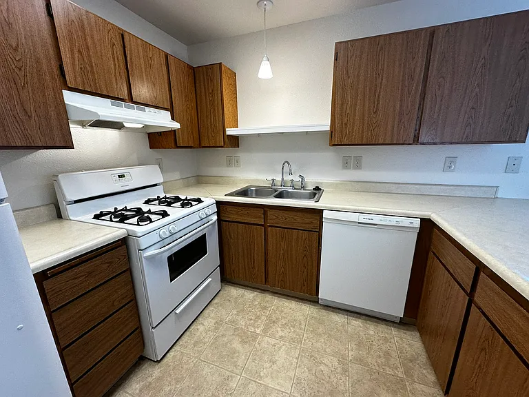 20127 Shannon Dr #D — Photo 1