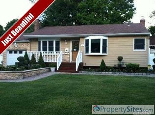 19 Rutgers St, Smithtown, NY 11787