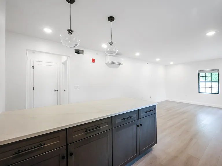 126 Adelaide Ave #103 — Photo 4