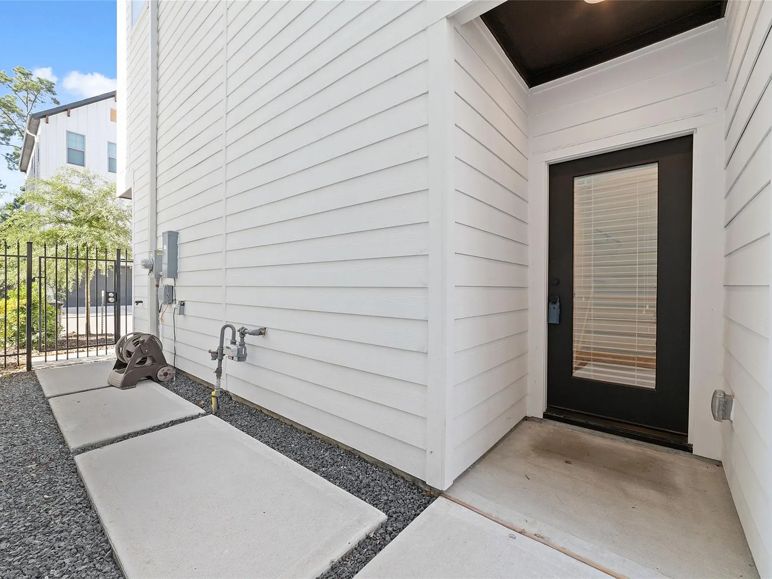 3 bed, 3.5 bath, 1836 sqft, $2,800 — Photo 4