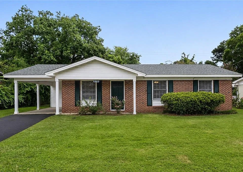 161 Poydras Ave