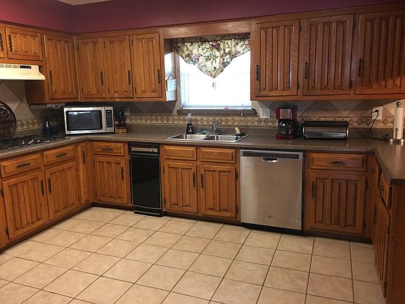 3rd image of 201 Edgewood Dr