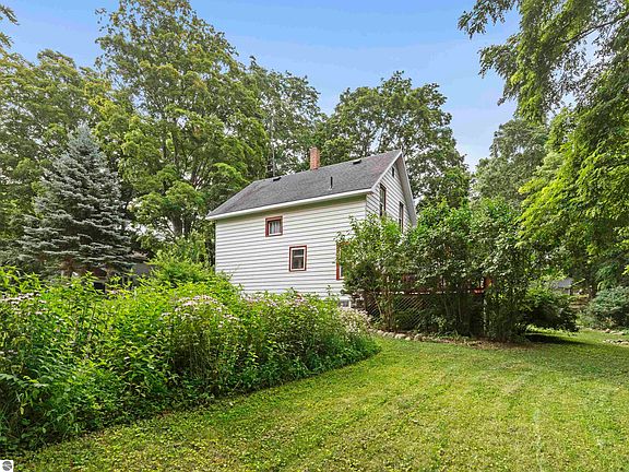 4th image of 12182 Maple St