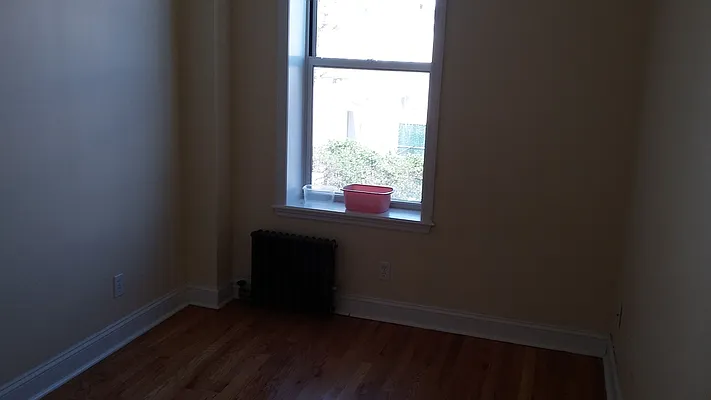 Rented by Halvatzis Realty | media 1