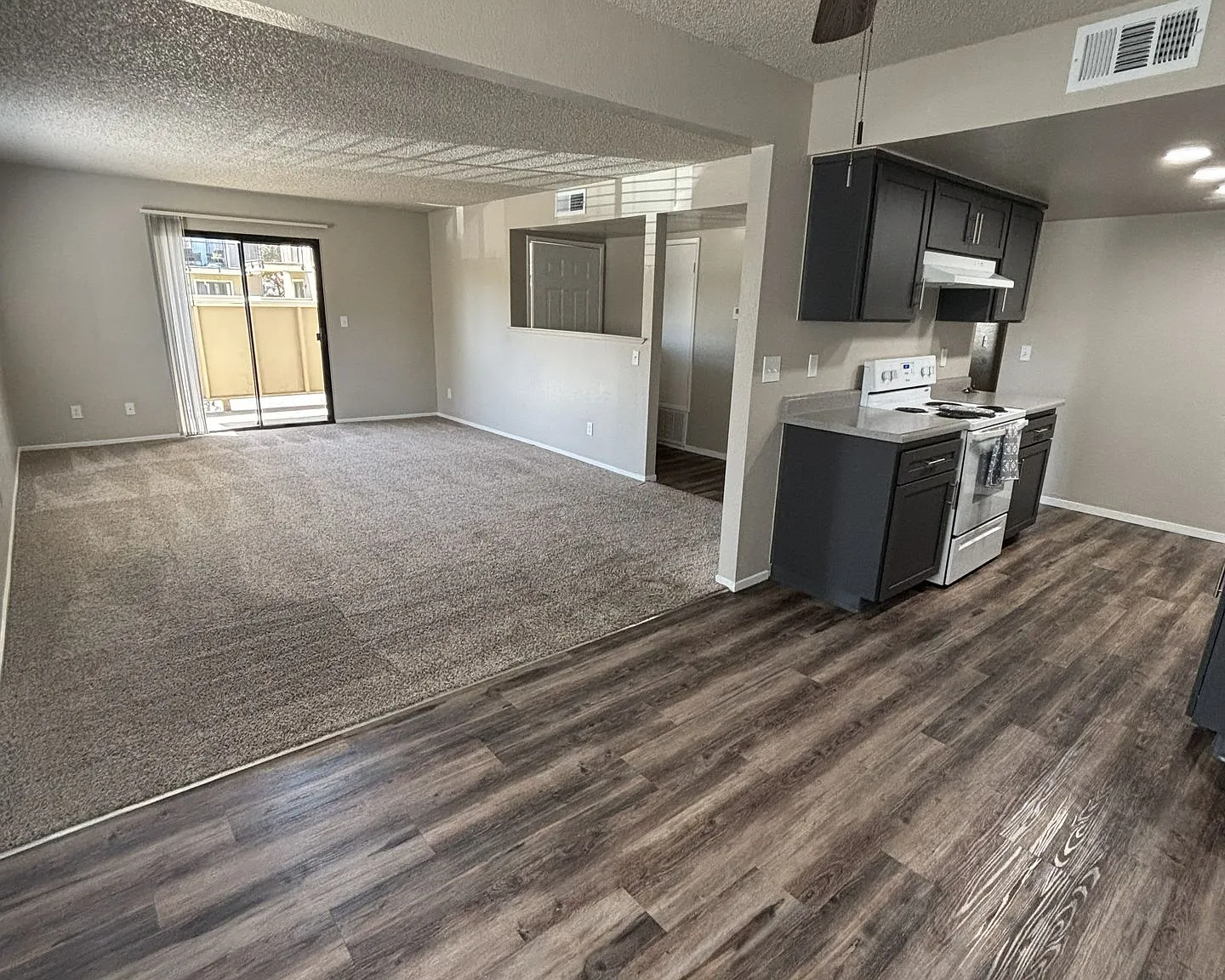 Burgundy House Apartments — Photo 4