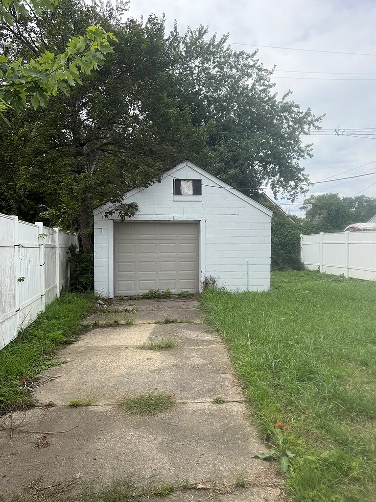 3 bed, 771 sqft, $1,250 — Photo 2