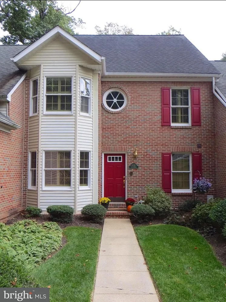 1232 Echo Ct photo 1