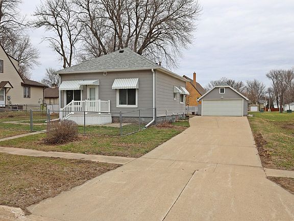 2nd image of 403 B Avenue