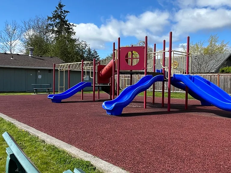 Churchill Village Apartments — Photo 8