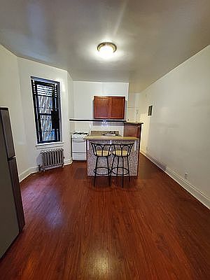 1st image of 605 E 11th St APT 3D