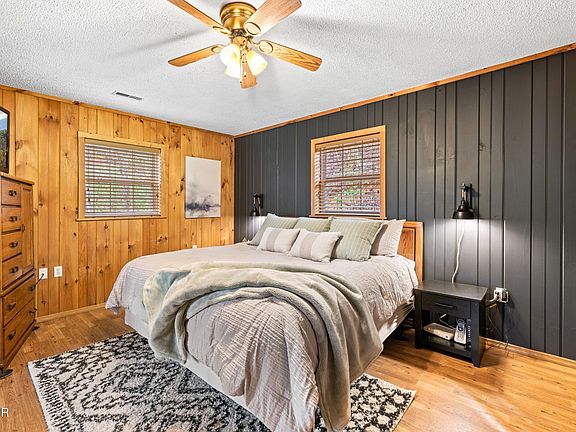 5th image of 209 Teaberry Ln