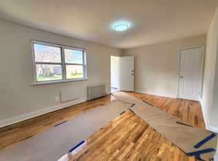 64-31 223rd Pl #2E, Oakland Gardens, NY 11364