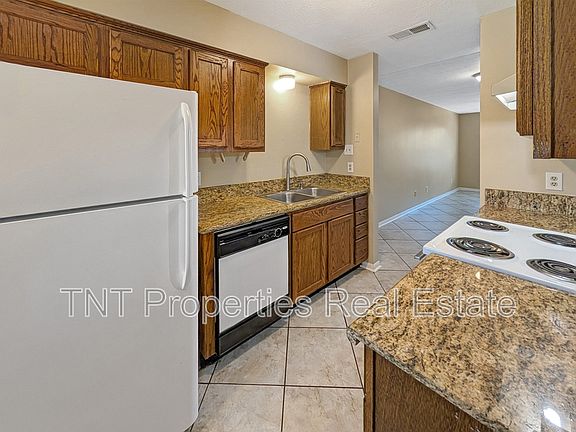 5th image of 1811 Woodsman Dr APT C