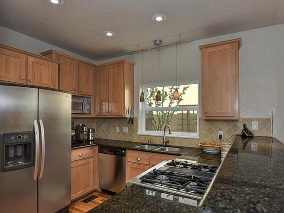 4th image of 131 Creekside Village Dr