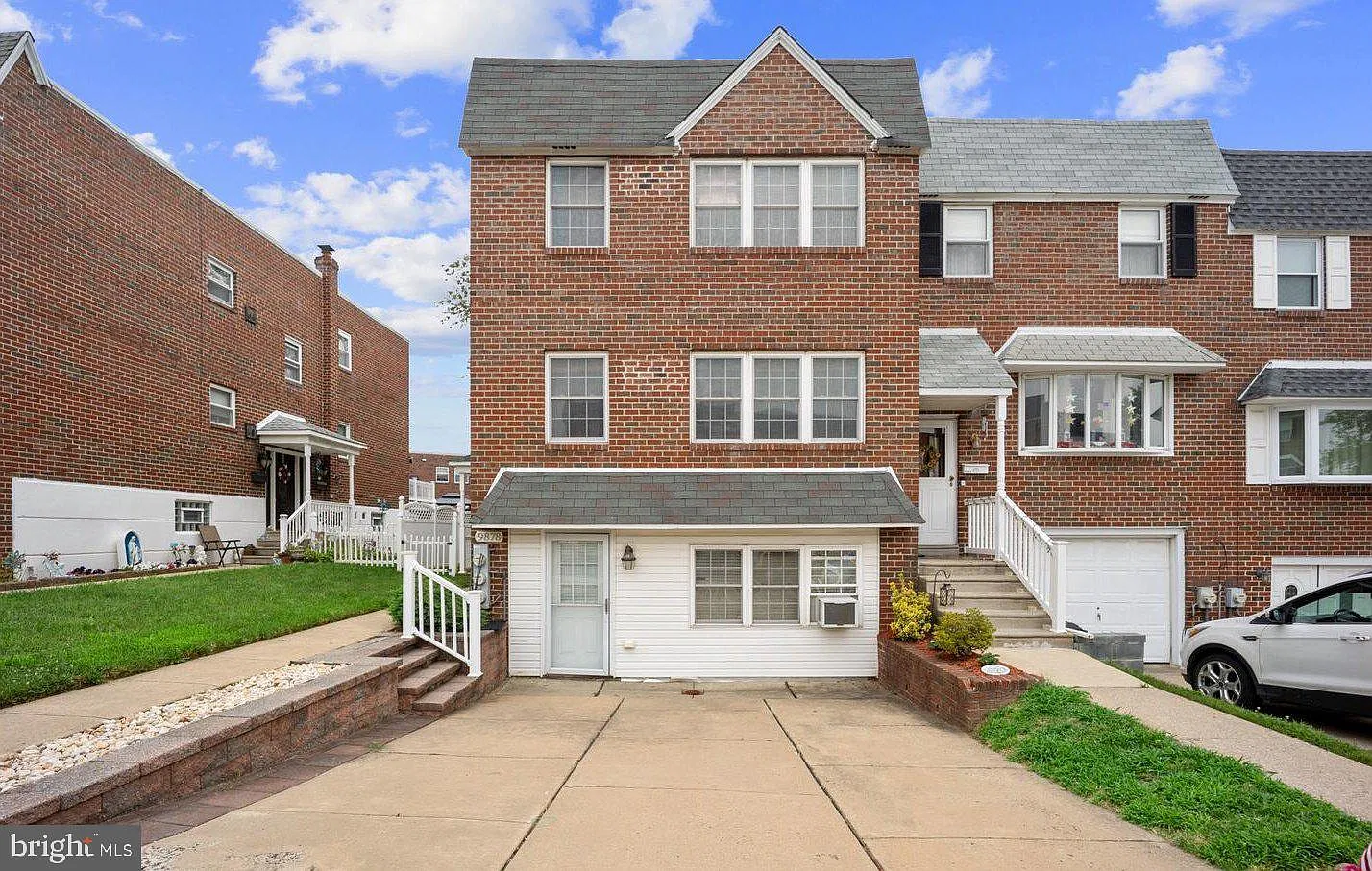 2 bed, 1.0 bath, 900 sqft, $1,900 — Photo 1