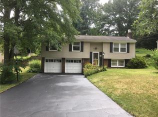 107 Shadow Ln, Coraopolis, PA 15108