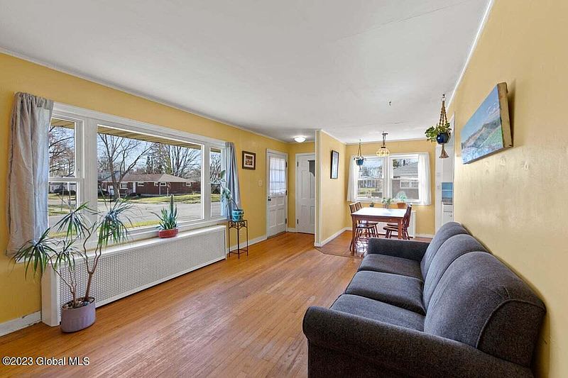 2nd image of 406 Hackett Boulevard