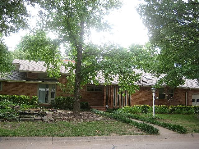 View of front of house&yard