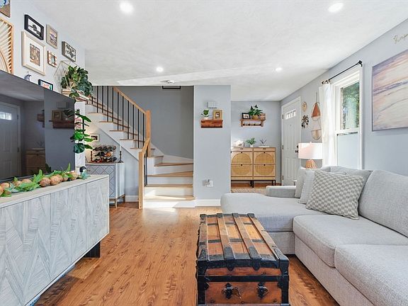 5th image of 221 Wellman Ave Unit 221