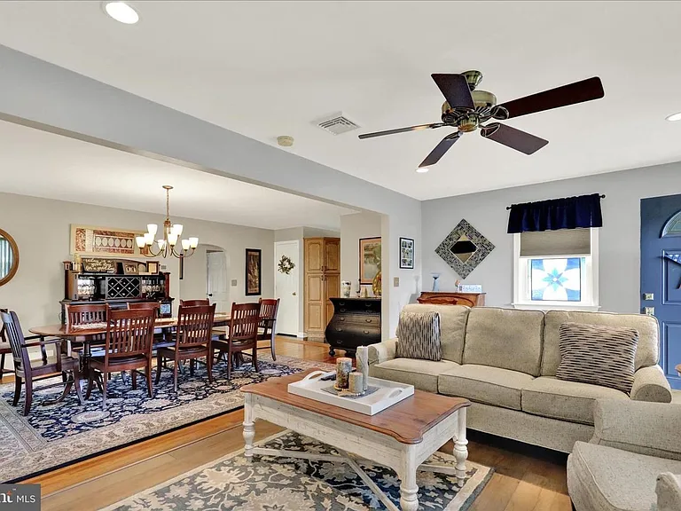 41 W College Ave — Photo 12