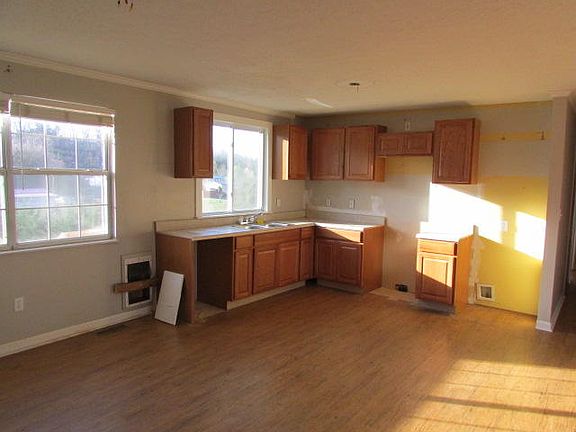 3rd image of 155 Lakeview Cove Dr
