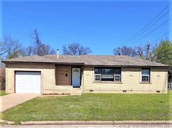 311 SE 11th St, Pryor, OK 74361