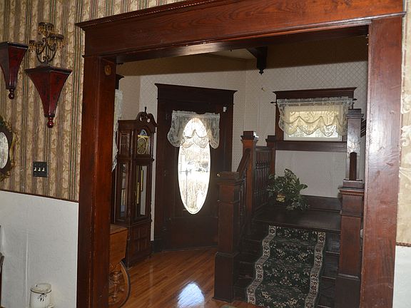 2 Front entry way