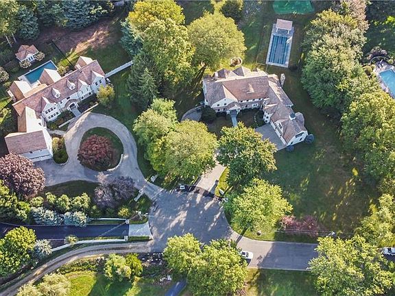 3rd image of 6 Tiffany Ln