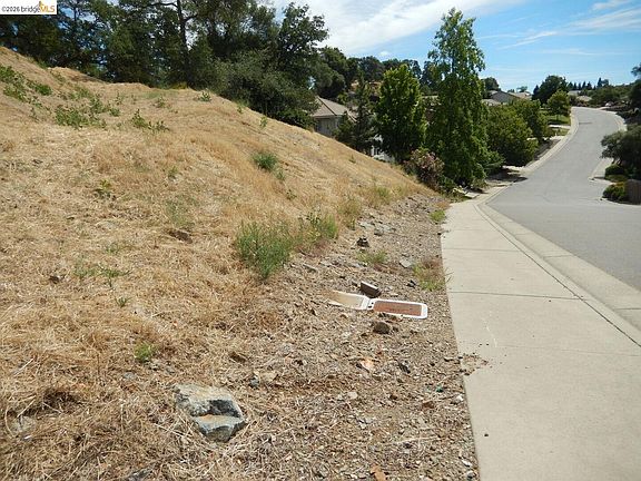 3rd image of 512 Crazy Horse Ct