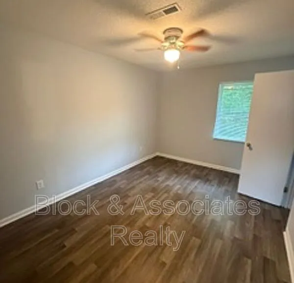 302 Reece Ave #G — Photo 5