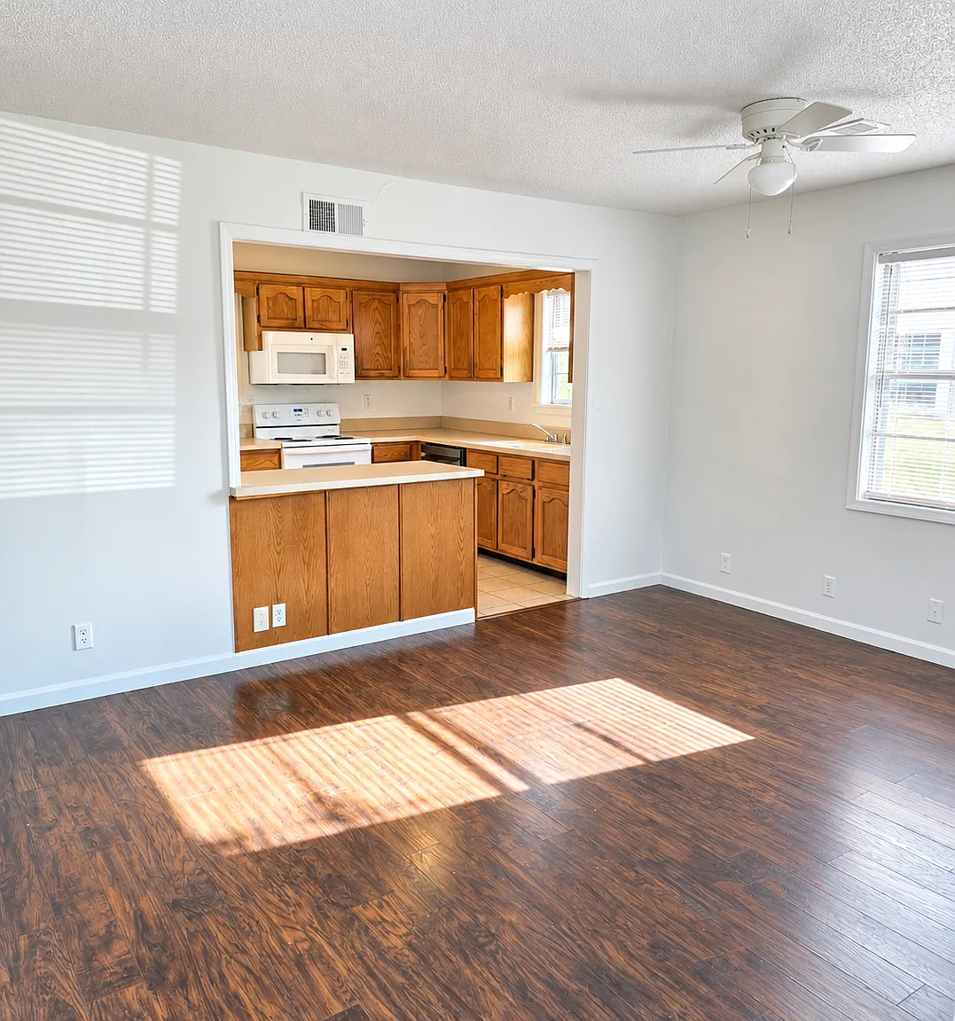 3204 Parkwood Rd — Photo 2
