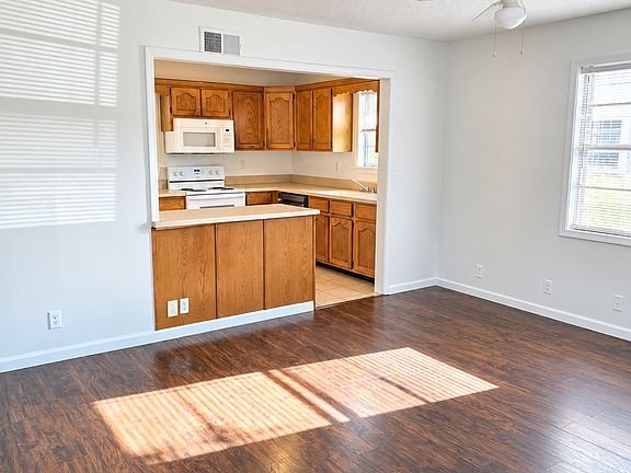 2nd image of 3204 Parkwood Rd