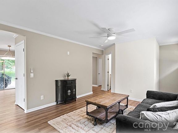 5th image of 2910 Floral Dr