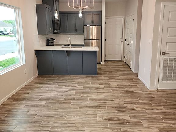 2nd image of 913 N Clarence Ave #3