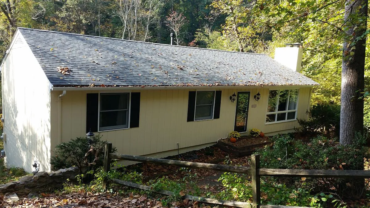 1916 Greenbrier Dr photo 1
