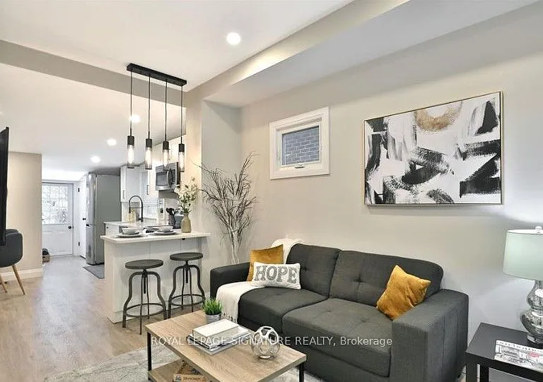33 Hawthorne Ave — Photo 2
