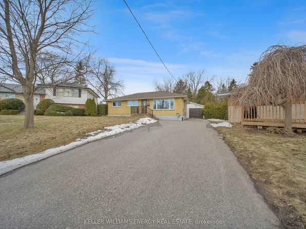 372 Garden Ct, Oshawa, ON L1J 3E4