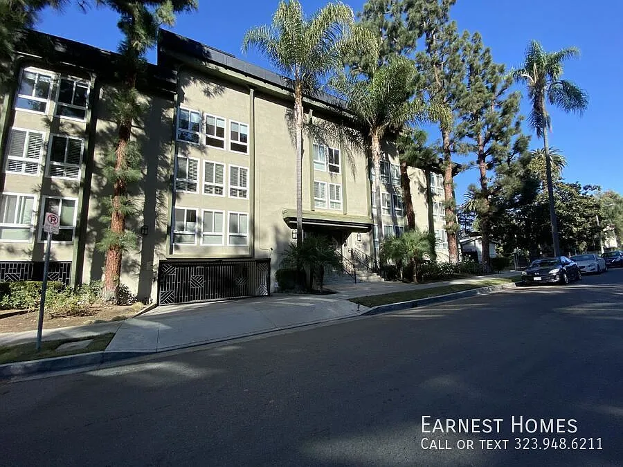 4407 Francis Ave #206
