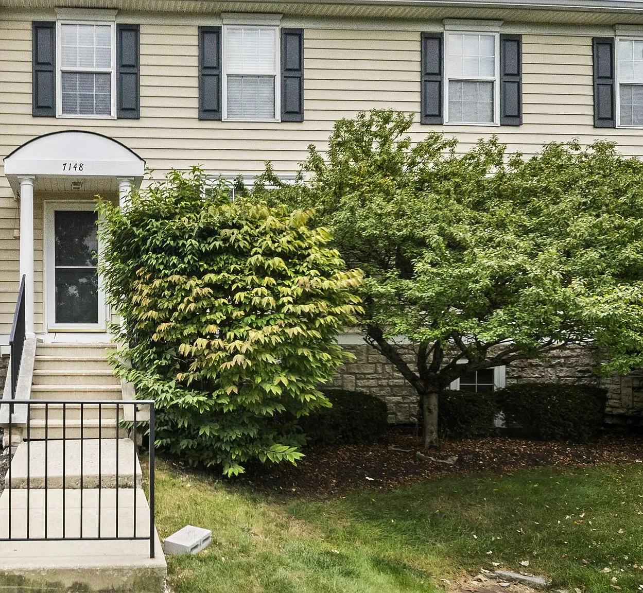 2 bed, 2.5 bath, 1280 sqft, $2,100 — Photo 2