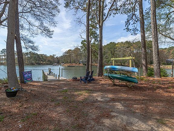 2nd image of 428 Smith Point Rd