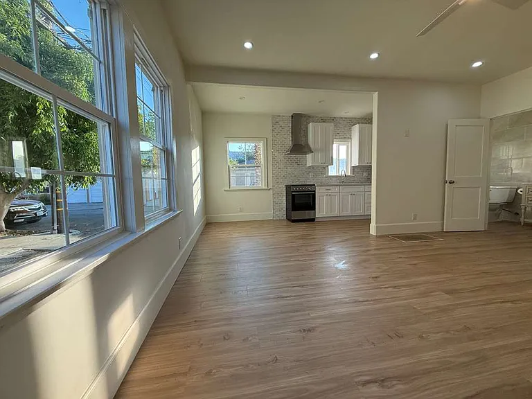 102 Argonne Ave #5 — Photo 3