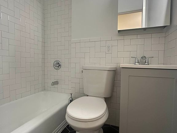 5th image of 15 Sheridan Sq APT 1H