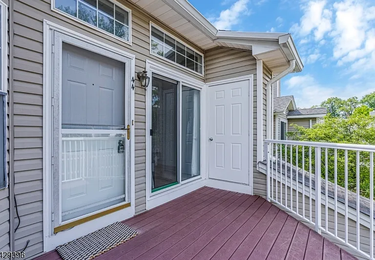 44 Spruce Ct — Photo 1