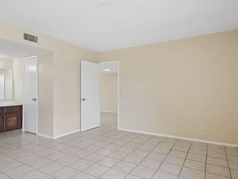 1927 E Hampton Ave #216 — Photo 13